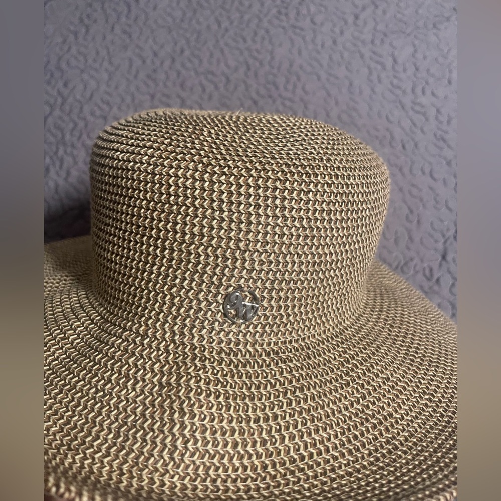 Women hat ninewest